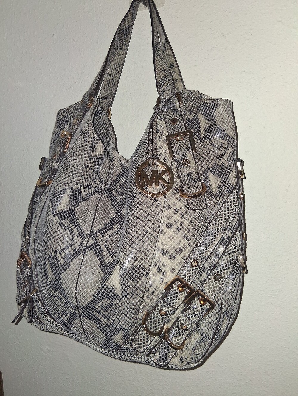 Michael Kors Milo Shoulder Tote In Snakeskin - Picture 2 of 6